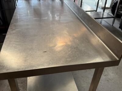 Rustfrit bord m/hylde LxB 300×70 cm – 10 cm bagkant